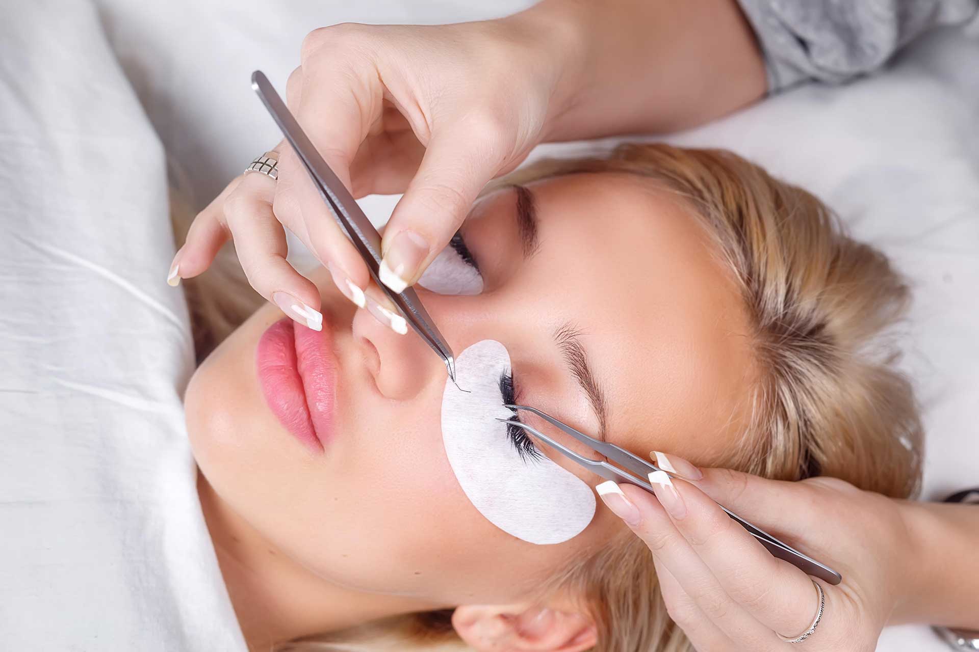eyelash extensions procedure