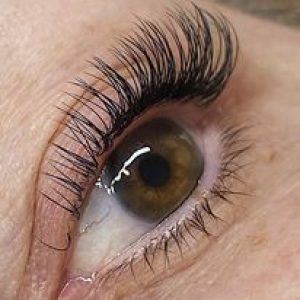 Adorning Eyes with Artistry: Conquering Challenges as a Lash Extensions Artist