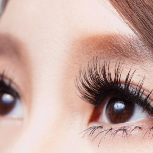 Handmade versus Premade Lash Fans: The Ultimate Guide for Lash Artists